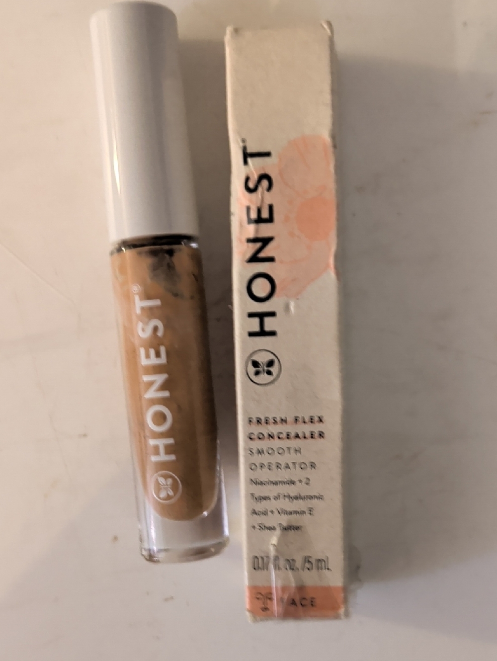 The Honest Company Fresh Flex Concealer - Beige/Tan